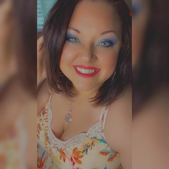 Meet your Posher, Elizabeth - Picture 4 of 4